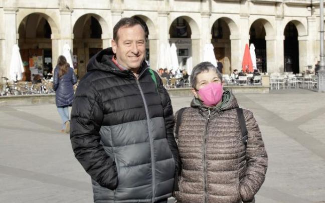 José Antonio Díez y Mar Gil, este jueves en la Plaza Nueva.
