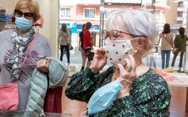 La OCU avisa: la mayoría de las mascarillas de tela incumplen la normativa La OCU avisa: la mayoría de las mascarillas de tela incumplen la normativa