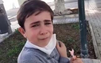 Mateo, echándose a llorar al descubrir que hay una segunda dosis. Mateo, echándose a llorar al descubrir que hay una segunda dosis.