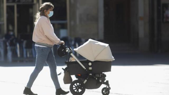 El borrador de Ley de Familias planea permisos de un año para las familias monoparentales.