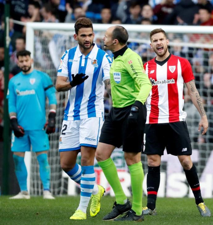 Mateu Lahoz discute con Willian José en uno de los derbis de 2019