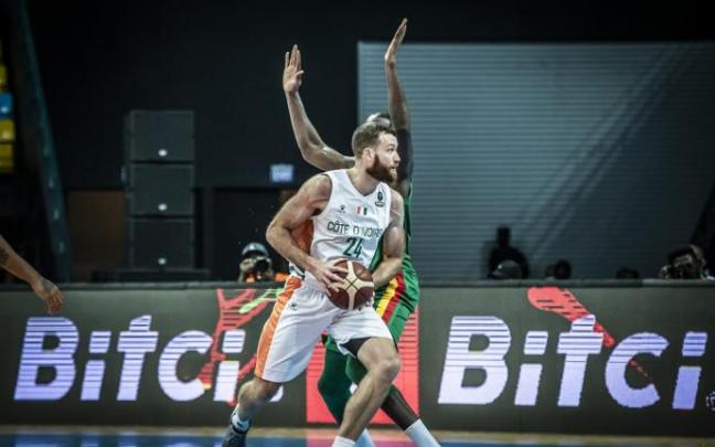 Matt Costello, en un partido del Afrobasket con Costa de Marfil. Matt Costello, en un partido del Afrobasket con Costa de Marfil.