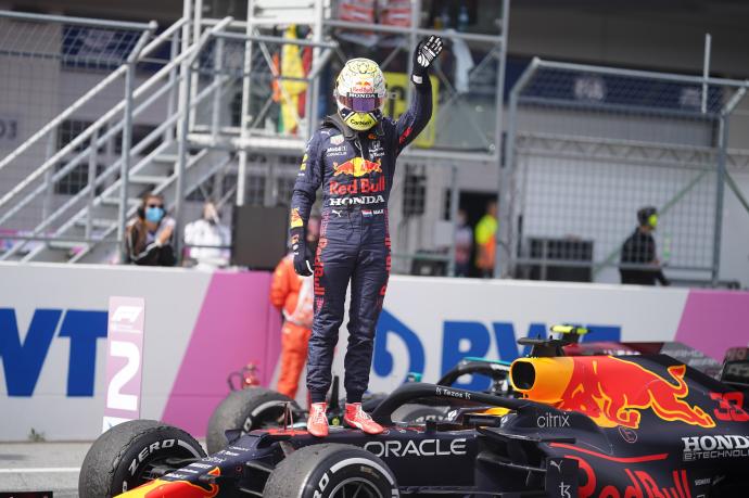 Max Verstappen celebra su victoria en el circuito de Red Bull Ring.