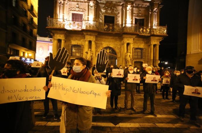 Concentración de SOS Racismo Nafarroa, este jueves en la plaza del Ayuntamiento.