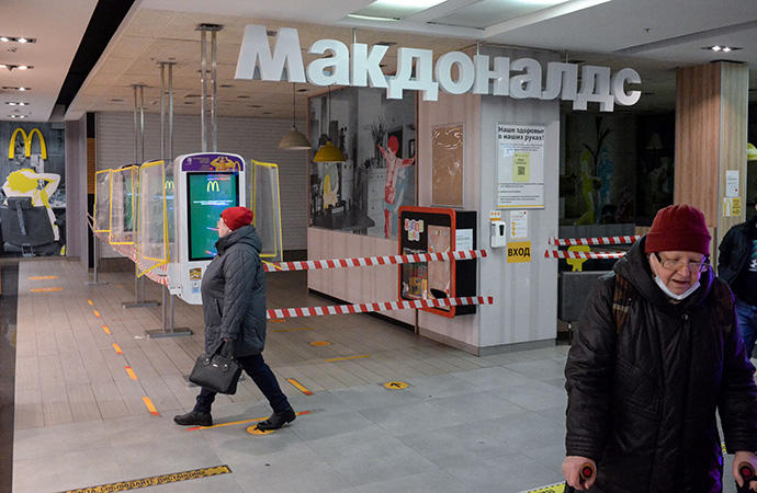 Imagen de un restaurante de McDonald's cerrado en el centro de Moscú.