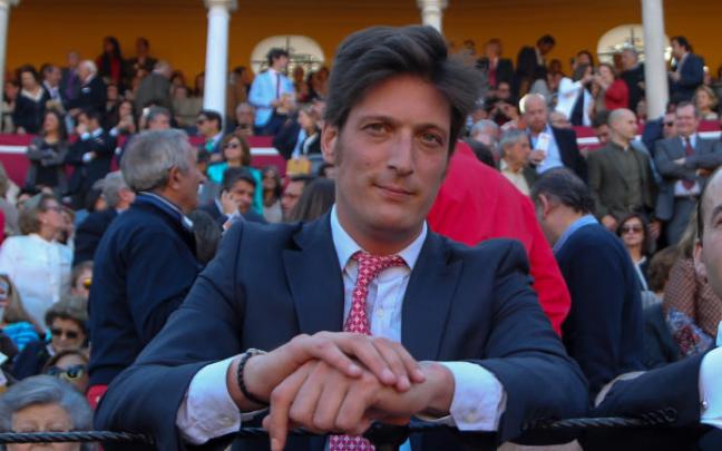 La querella admitida a trámite señala que Luceño y Medina han podido cometer delitos de estafa, falsedad y blanqueo. La querella admitida a trámite señala que Luceño y Medina han podido cometer delitos de estafa, falsedad y blanqueo.