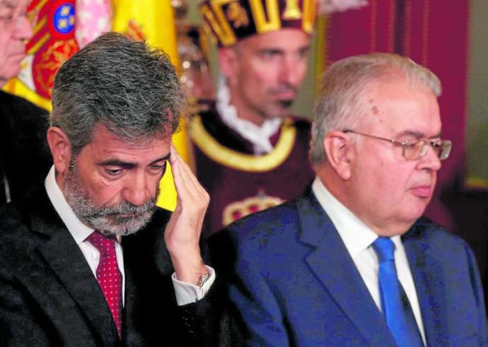 El presidente del Supremo y del CGPJ, Carlos Lesmes, con el presidente del Constitucional, Juan José González Rivas. Foto: Efe