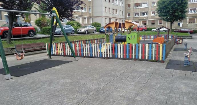 Ugao invertirá 28.100 euros en la renovación de un céntrico parque infantil de la villa.