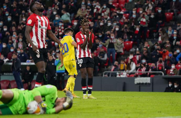 Iñaki y Nico Williams se lamentan tras una ocasión fallada en el partido del pasado viernes ante el Cádiz.