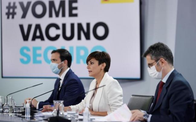 La ministra de Política Territorial, Isabel Rodríguez; el ministro de la Presidencia, Félix Bolaños, y el ministro de Consumo, Alberto Garzón. La ministra de Política Territorial, Isabel Rodríguez; el ministro de la Presidencia, Félix Bolaños, y el ministro de Consumo, Alberto Garzón.