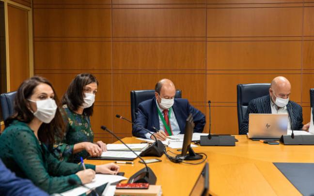 "Es una ley para restituir la dignidad a quien no se le ha restituido", ha señalado Artolazabal.