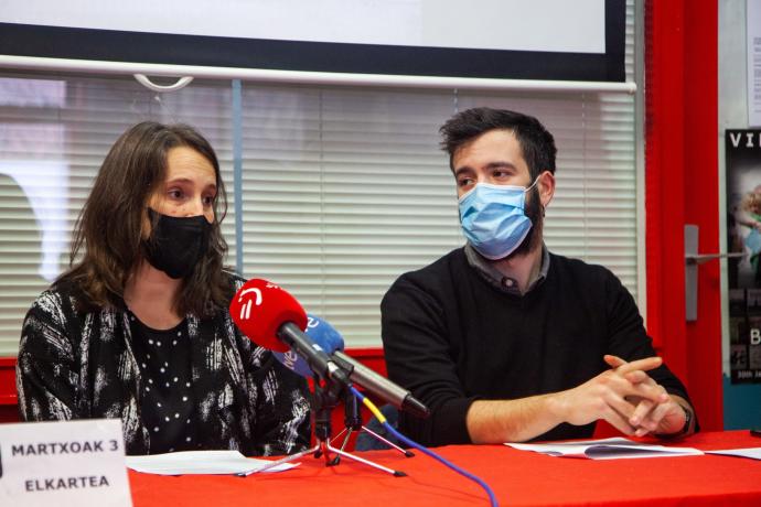 Nerea Martínez y Josu Santamarina, durante la presentación de las conclusiones este jueves.