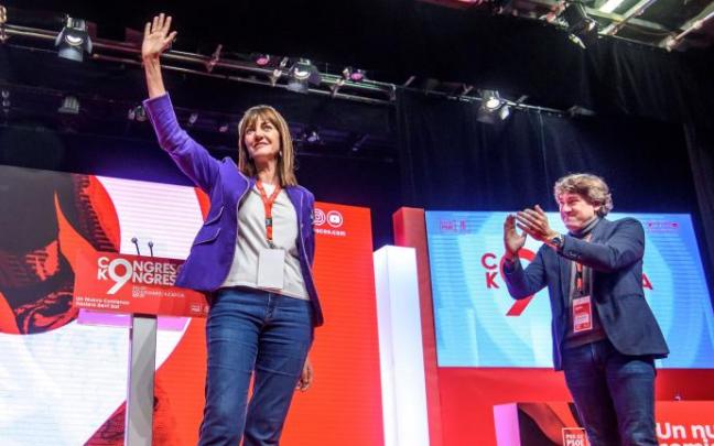 La secretaria general saliente del PSE Idoia Mendia y el que será el próximo secretario general, Eneko Andueza.