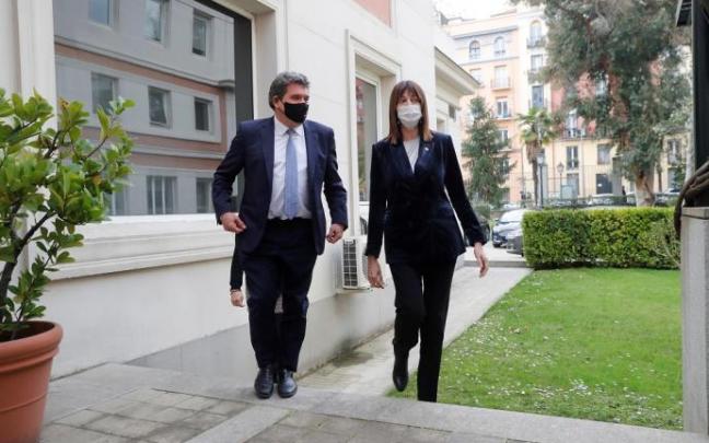 El ministro de la Seguridad Social, José Luis Escrivá, con la vicelehendakari segunda, Idoia Mendia El ministro de la Seguridad Social, José Luis Escrivá, con la vicelehendakari segunda, Idoia Mendia