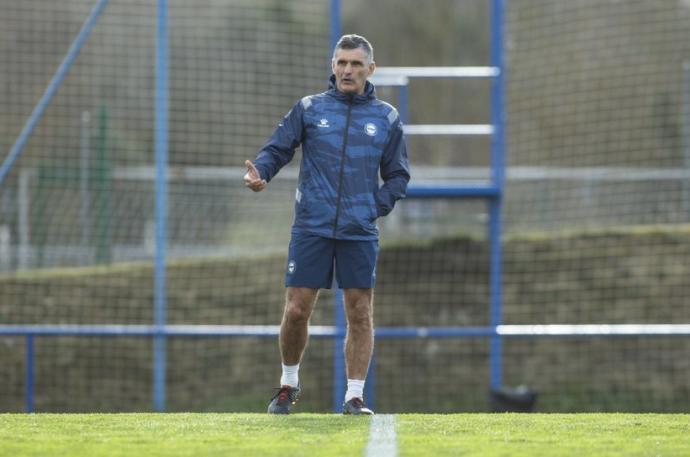 Mendilibar dirige uno de sus entrenamientos con el Alavés.