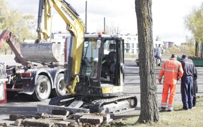 Los operarios han empezado esta mañana a colocar el material para las 6 semanas de duración de la obra.