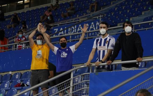 Aficionados del Deportivo Alavés en el duelo de Mendizorroza frente al Real Madrid Aficionados del Deportivo Alavés en el duelo de Mendizorroza frente al Real Madrid