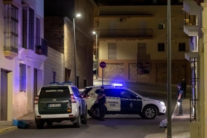 La Guardia Civil mantiene acordonada la vivienda de la madre de la víctima
