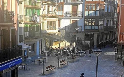 El Ayuntamiento ha actuado tras la peatonalización de Aritzaga kalea y la plaza. Foto: N.G.