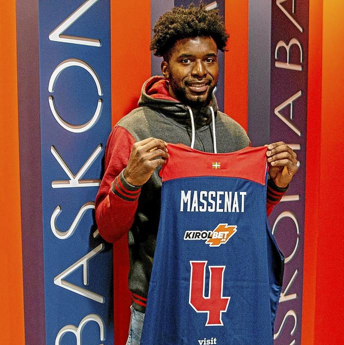 Frantz Massenat durante su presentación oficial ayer como nuevo jugador del Baskonia. Foto: Efe