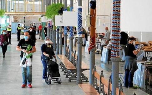 Organización provisional del mercado del Zerkausia durante la pandemia.