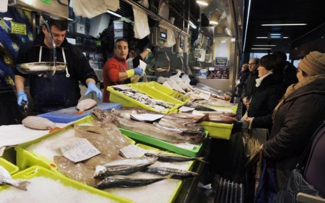 Pescadería en el mercado de la Ribera de Bilbao