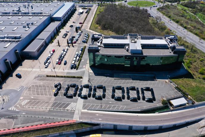 Vista aérea de la acción realizada en la planta de Mercedes Benz con motivo del vehículo número 1.000.000