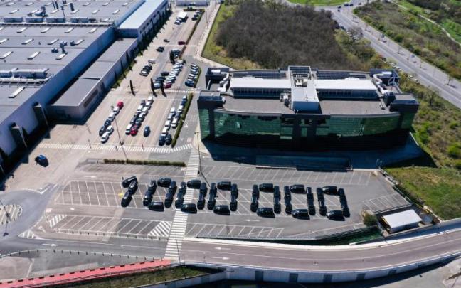Vista aérea de la acción realizada en la planta de Mercedes Benz con motivo del vehículo número 1.000.000