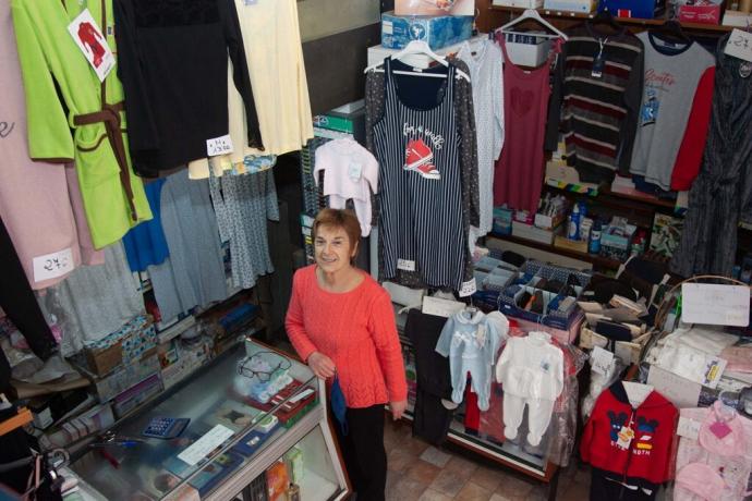 Ana, en la Mercería Mari Pepa de Aranbizkarra