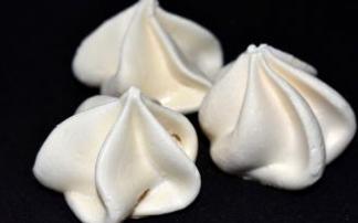 El merengue, cuando la simplicidad de los ingredientes consigue un sofisticado dulce. El merengue, cuando la simplicidad de los ingredientes consigue un sofisticado dulce.