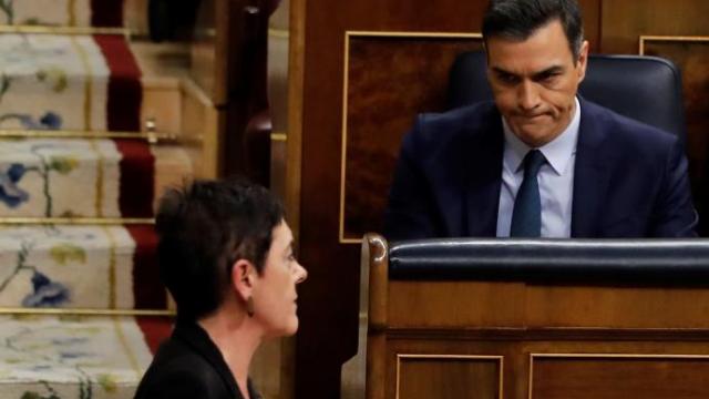 Mertxe Aizpurua en el Congreso junto a Pedro Sánchez