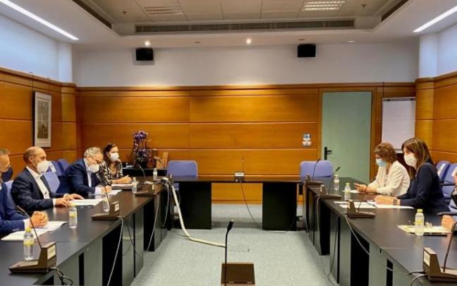 Reunión preparatoria de la consejera de Trabajo, Idoia Mendía, con los agentes sociales. Reunión preparatoria de la consejera de Trabajo, Idoia Mendía, con los agentes sociales.