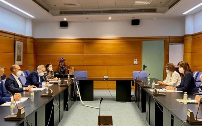Reunión preparatoria de la consejera de Trabajo, Idoia Mendía, con los agentes sociales Reunión preparatoria de la consejera de Trabajo, Idoia Mendía, con los agentes sociales