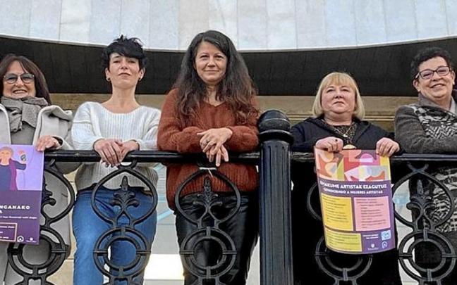 Varias mujeres que componen la Mesa. Foto: N.G.