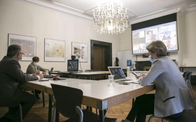 Maya, Elizalde y García Barberena, durante la reunión de la Mesa de los Sanfermines en abril, a la que no acudió la Federación de Peñas