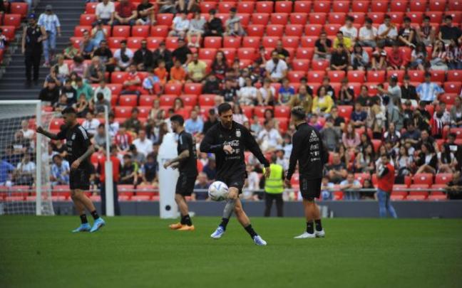 Leo Messi, durante el entrenamiento de la selección argentina en San Mamés.