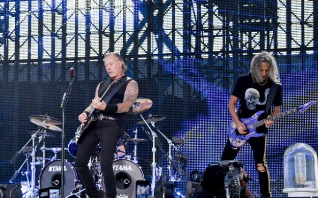 Metallica durante uno de sus conciertos. Metallica durante uno de sus conciertos.
