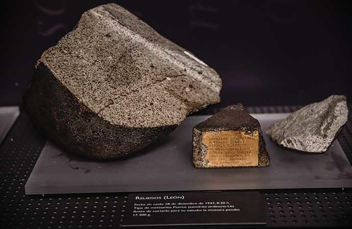 El fragmento del meteorito recuperado.