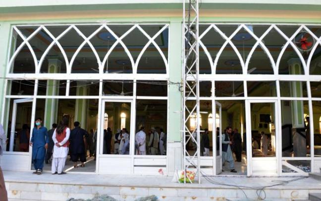Imagen de una mezquita en Afganistán tras una explosión. Imagen de una mezquita en Afganistán tras una explosión.