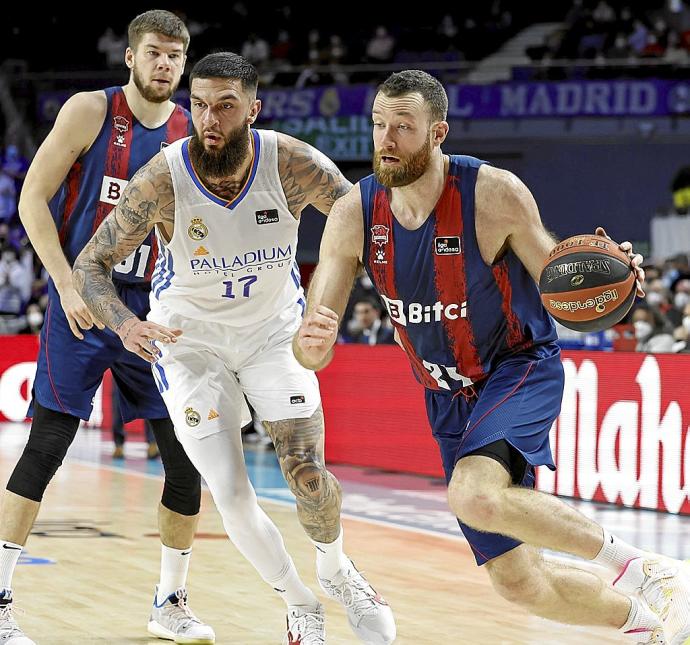 Costello completó un partido muy completo y fue clave, junto a Enoch, para empequeñecer a Tavares y a Poirier. Foto: ACB Photo/ P. Castillo