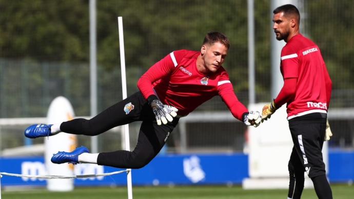 Remiro y Moyá, durante un entrenamiento en Zubieta.