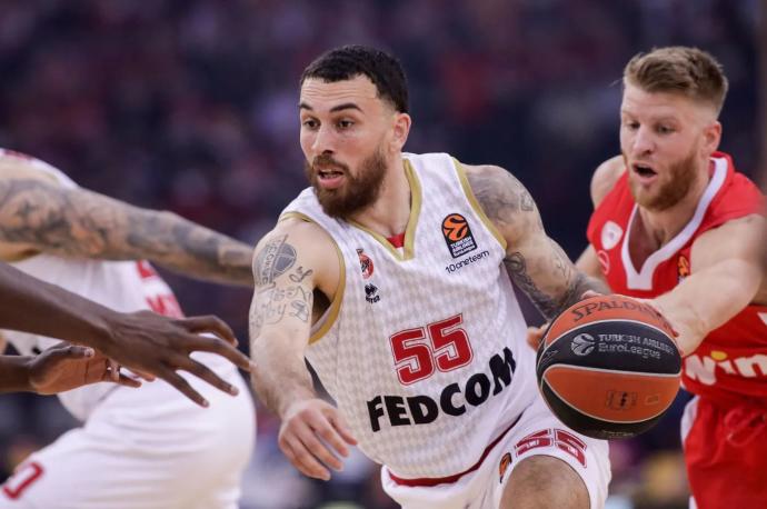 Mike James, durante uno de los encuentros de la eliminatoria que está disputando frente a Olympiacos en el 'play off' de la Euroliga