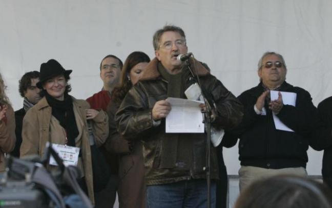 Azurmendi fue uno de los fundadores del Foro de Ermua y de ¡Basta Ya!