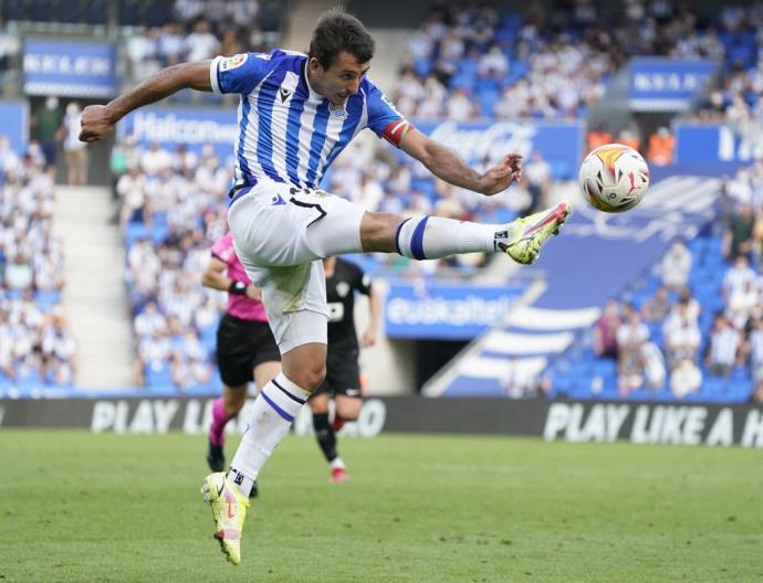 Mikel Oyarzabal, durante el partido contra el Elche en Anoeta.