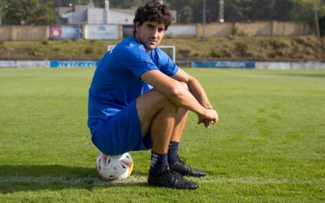 Mikel San José posa para la entrevista. Mikel San José posa para la entrevista.