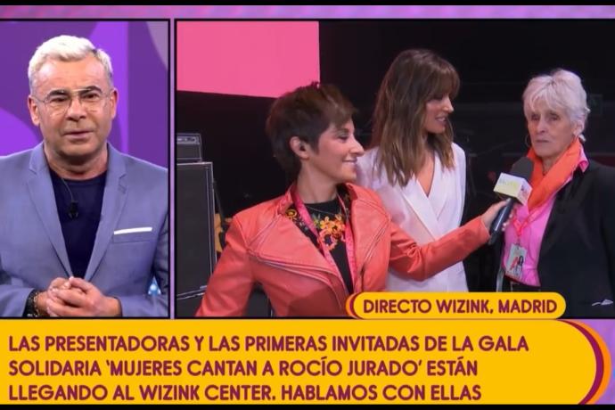 Jorge Javier Vázquez, conectando con Adela González, Isabel Jiménez y Mercedes Milá en 'Sálvame'.