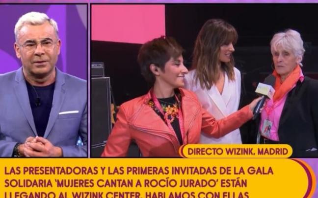 Jorge Javier Vázquez, conectando con Adela González, Isabel Jiménez y Mercedes Milá en 'Sálvame'. Jorge Javier Vázquez, conectando con Adela González, Isabel Jiménez y Mercedes Milá en 'Sálvame'.