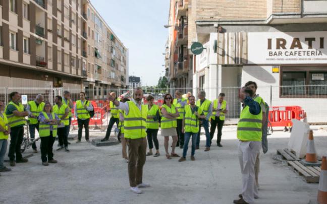 Imagen de la visita de la comisión municipal a la zona en obras