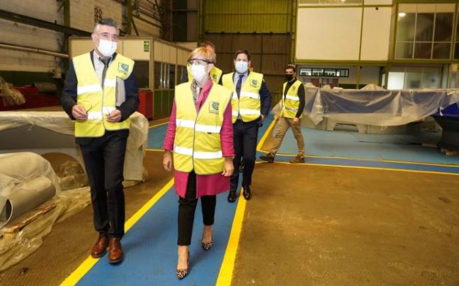 La consejera Tapia, en una visita a la empresa Gometegui de Laudio.