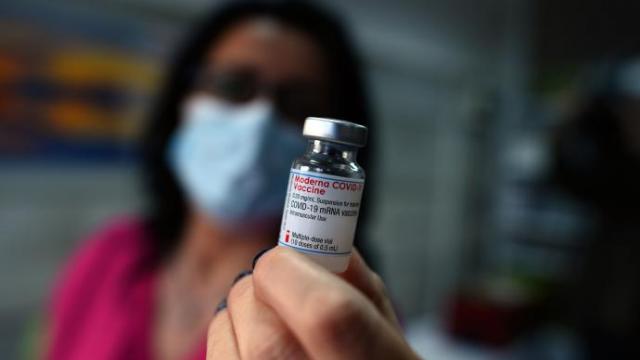Tras encontrar partículas de acero inoxidable, Japón ha retirado mas de un millón y medio de vacunas de Moderna